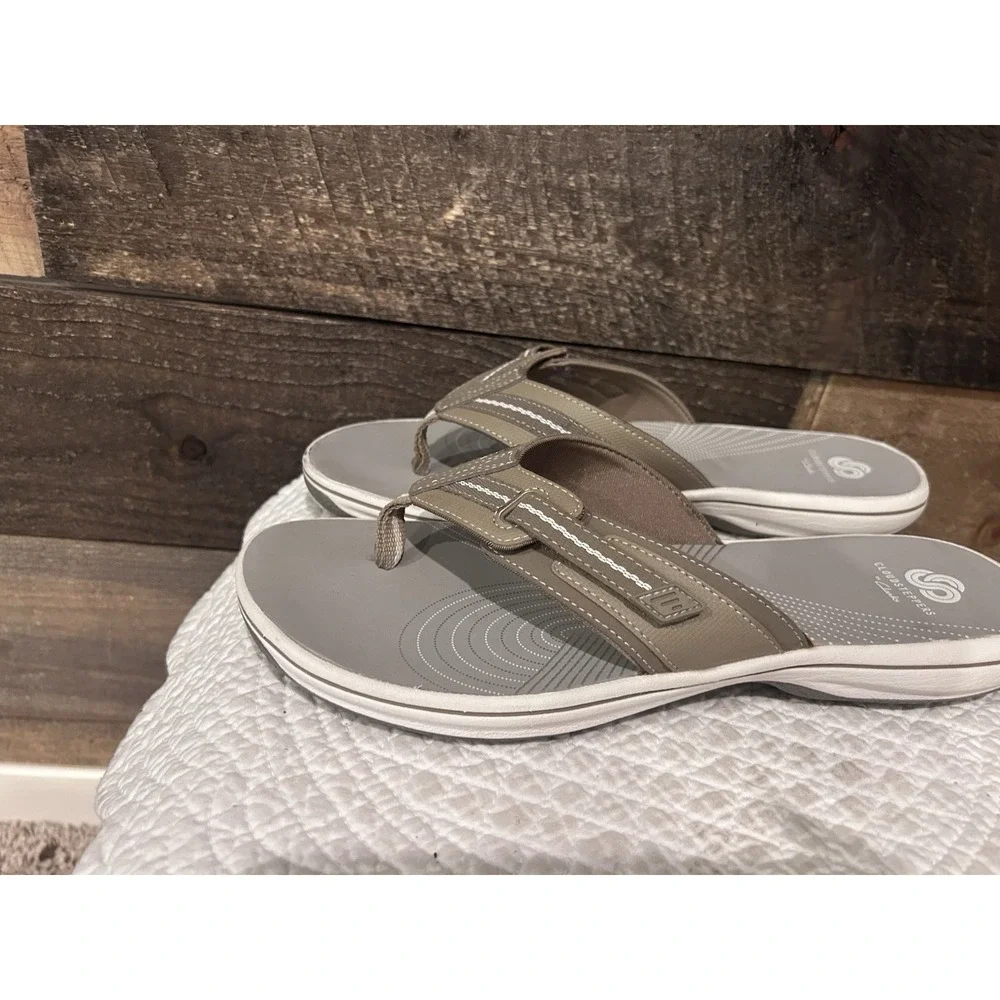 Clarks Cloudstepppers Women's Size 10M‎ Brinkley Jazz Thong Sandal Sand/Sable